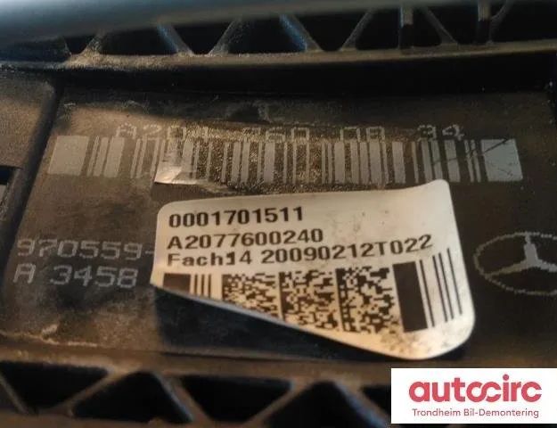 MERCEDES-BENZ E-Class W212/S212/C207/A207 (2009-2016) Наружная ручка передней левой двери a2077600240,a2047600270,a2047601234 30834231