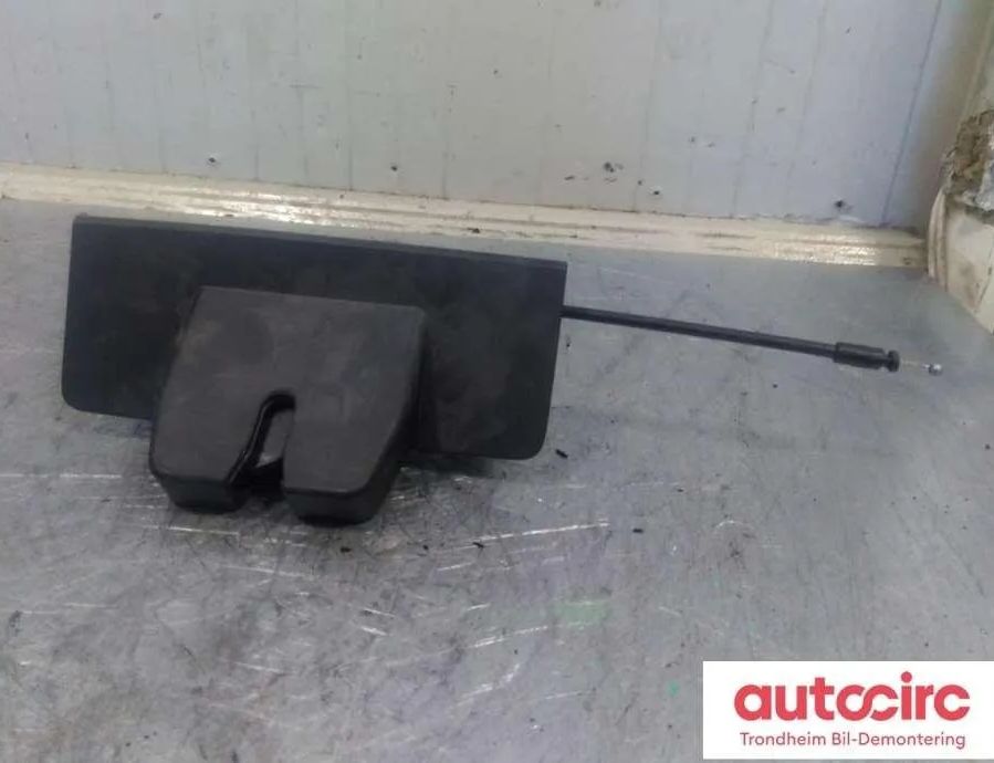 VOLVO XC60 1 generation (2008-2017) Aizmugurējā bagāžnieka slēdzene 31253170,31440489 30851082