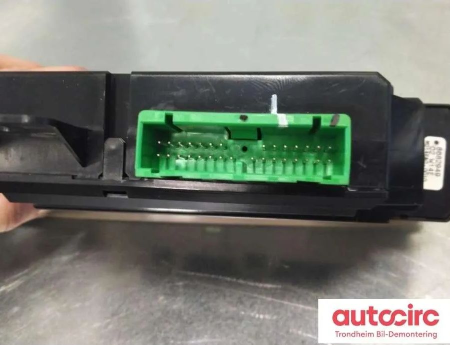 VOLVO S80 1 generation (1998-2006) Кнопка стеклоподъемника передней левой двери 8682949,30658146 32553834