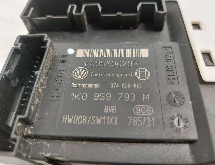 VOLKSWAGEN Golf 5 generation (2003-2009) Маторчик стеклоподъемника передней левой двери 1K0959701Q,1K5837401AJ,973562351 24409653
