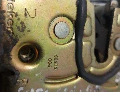 TOYOTA Avensis 1 generation (1997-2003) Priekšējo kreiso durvju slēdzene 62G03,006 24416259