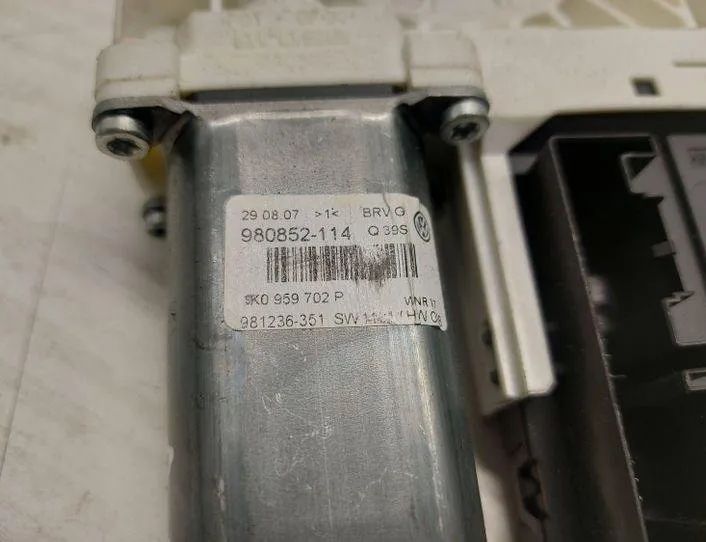 VOLKSWAGEN Passat Variant 1 generation (2010-2024) Маторчик стеклоподъемника передней правой двери 1K0959702P,980852114,981236361 24419866