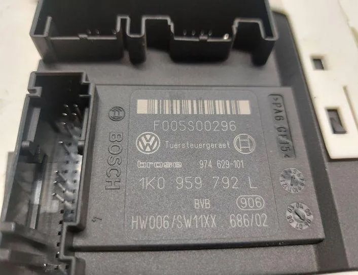 VOLKSWAGEN Passat Variant 1 generation (2010-2024) Front Right Door Window Control Motor 1K0959792L,974629101,F005S00296 24425122