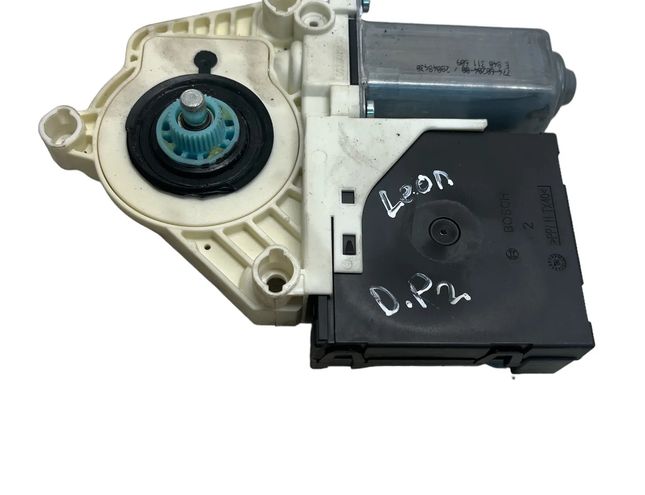 SEAT Leon 2 generation (2005-2012) Маторчик стеклоподъемника передней правой двери 1K0959792N 24817023