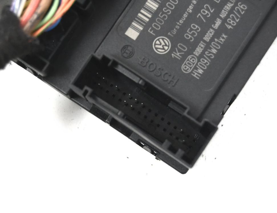 VOLKSWAGEN Golf 5 generation (2003-2009) Priekšējo kreiso durvju logu pacēlāja motorīts 1K3837401H,1K0959792D,1K0959702G 11284011