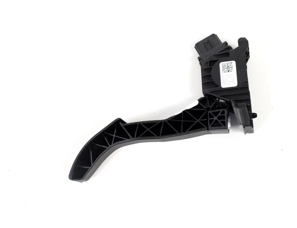 VOLKSWAGEN Passat B8 (2014-2023) Akseleratora / gāzes pedālis 5Q1723503H 11541261