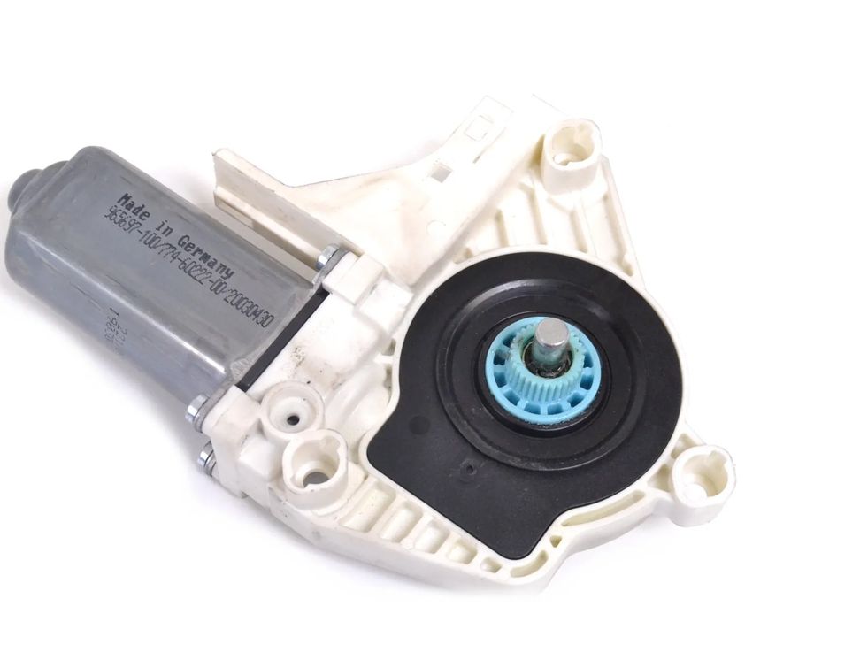 VOLKSWAGEN Passat CC 1 generation (2008-2017) Маторчик стеклоподъемника передней левой двери 3C8837461J 13147118