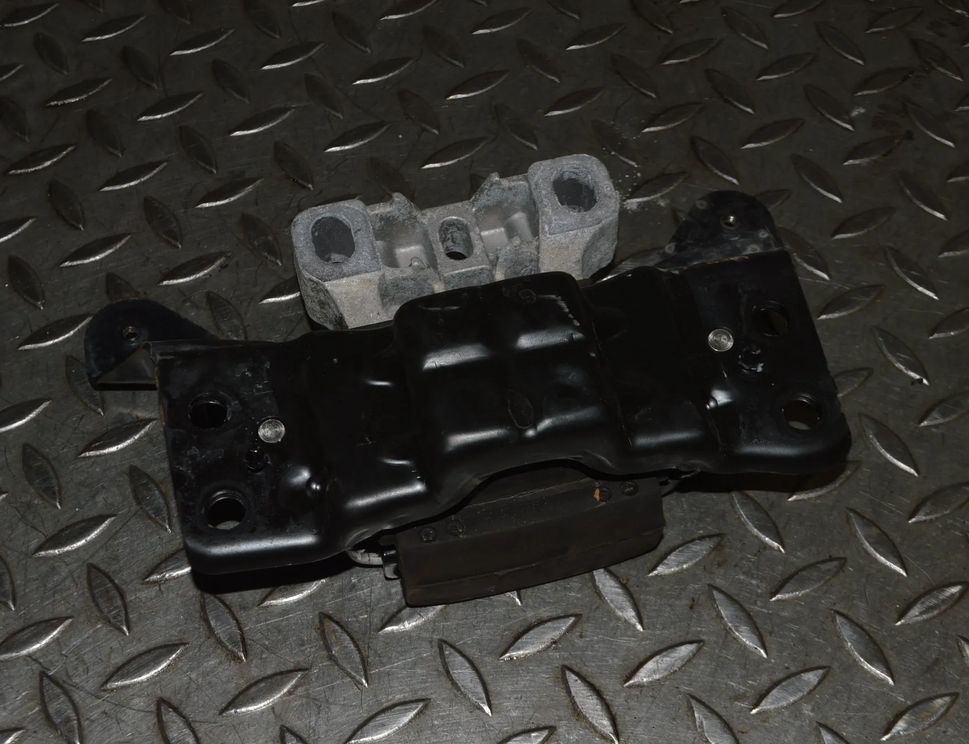 VOLKSWAGEN Golf 7 generation (2012-2024) Left Side Engine Mount 5Q0199555R 14341343