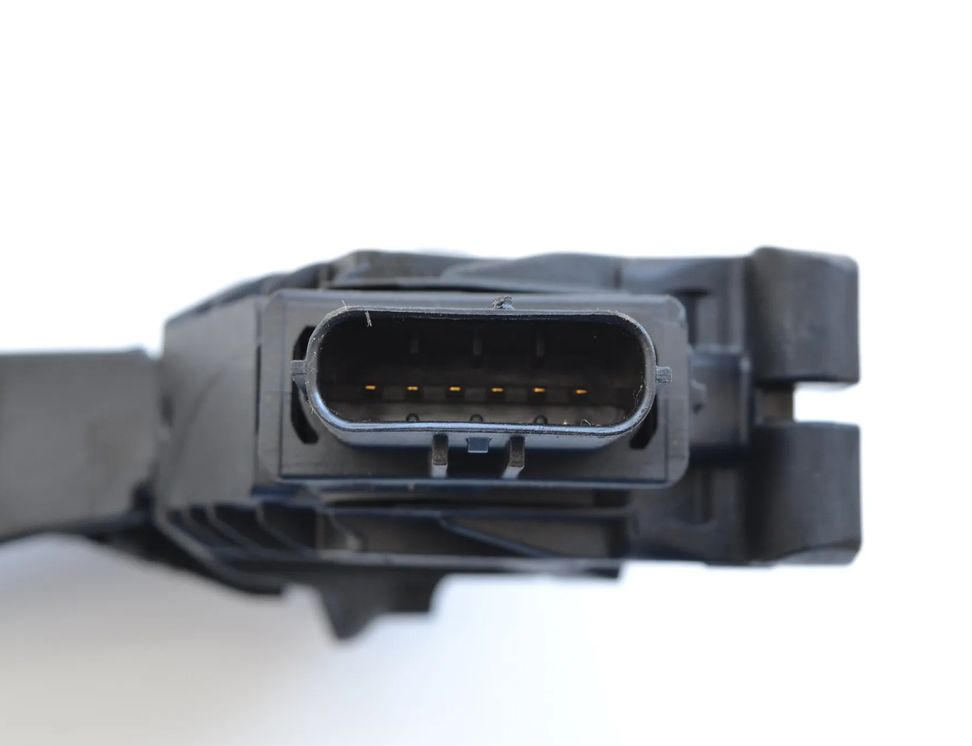 VOLKSWAGEN Passat B8 (2014-2023) Akseleratora / gāzes pedālis 5Q0723503H 2292154