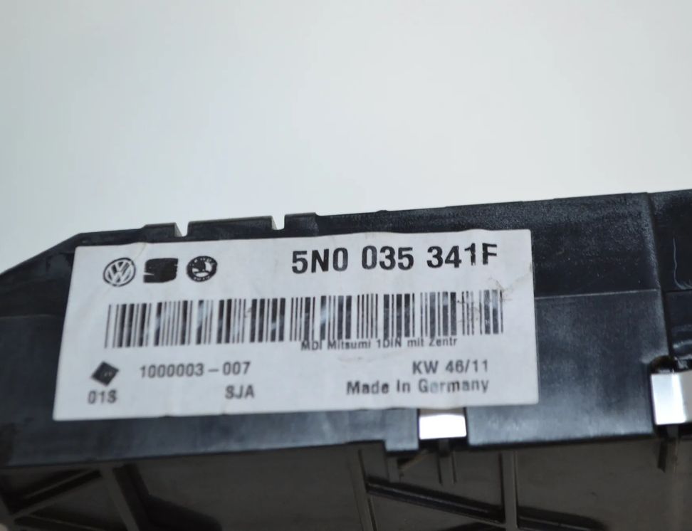 VOLKSWAGEN Passat B7 (2010-2015) Mūzikas atskaņotāja papildu savienotāji (AUX / USB) 5N0035341F 2315567