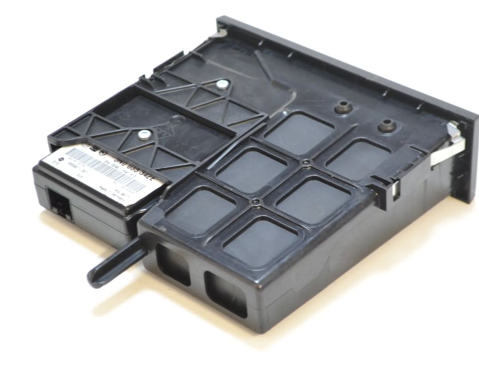 VOLKSWAGEN Passat B7 (2010-2015) Mūzikas atskaņotāja papildu savienotāji (AUX / USB) 5N0035341F 2315567