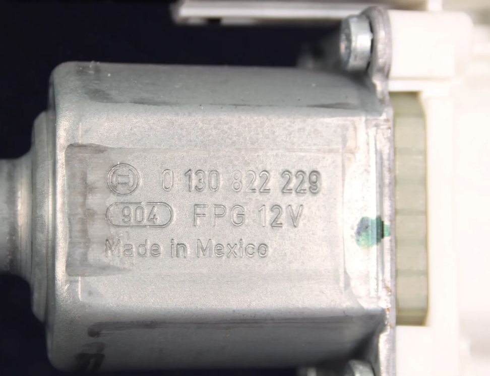 VOLKSWAGEN Jetta 6 generation (2010-2018) Маторчик стеклоподъемника передней правой двери 130822229,3C0959792B 2498519