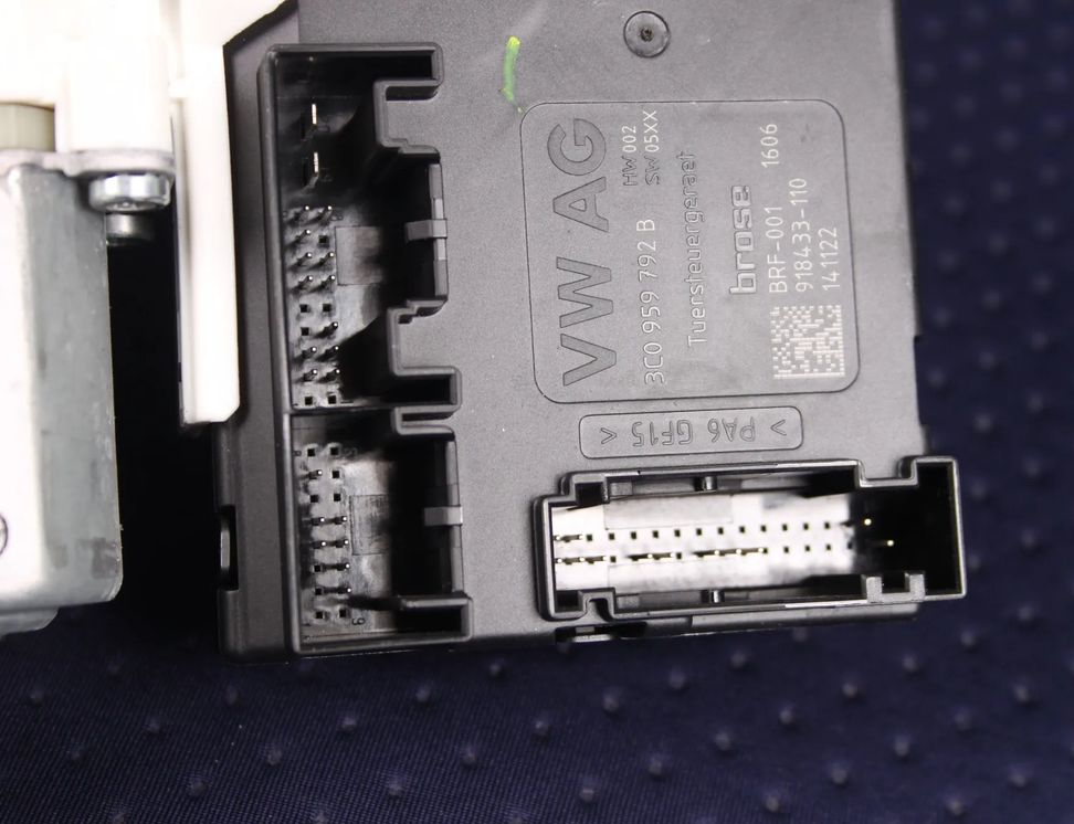 VOLKSWAGEN Jetta 6 generation (2010-2018) Маторчик стеклоподъемника передней правой двери 130822229,3C0959792B 2498519