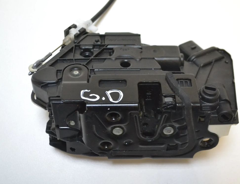 VOLKSWAGEN Passat CC 1 generation (2008-2017) Aizmugurējā labā durvju slēdzene 5N0839016 2585569