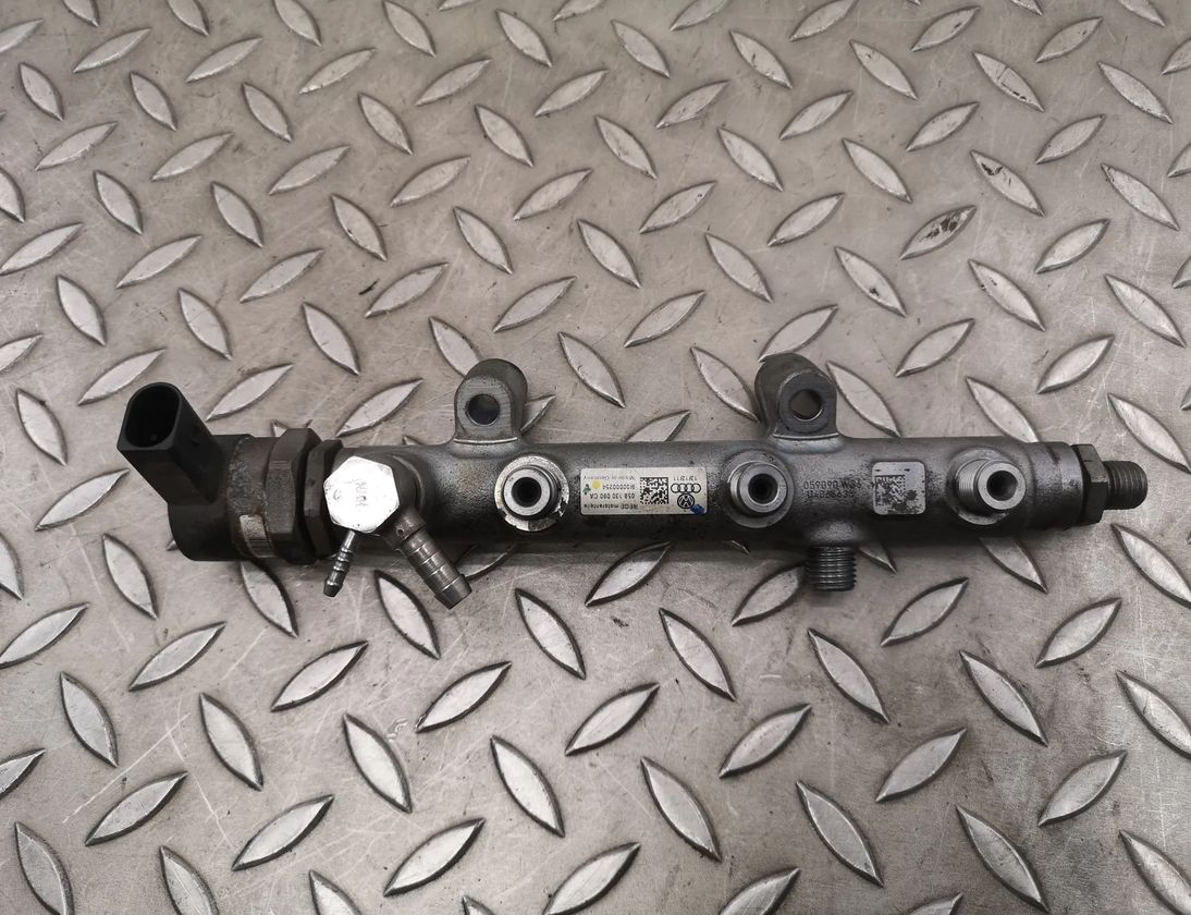 AUDI A4 allroad B8 (2009-2015) Labās puses degvielas rampa 057130764AE,0281006254,059130090CA 27551371