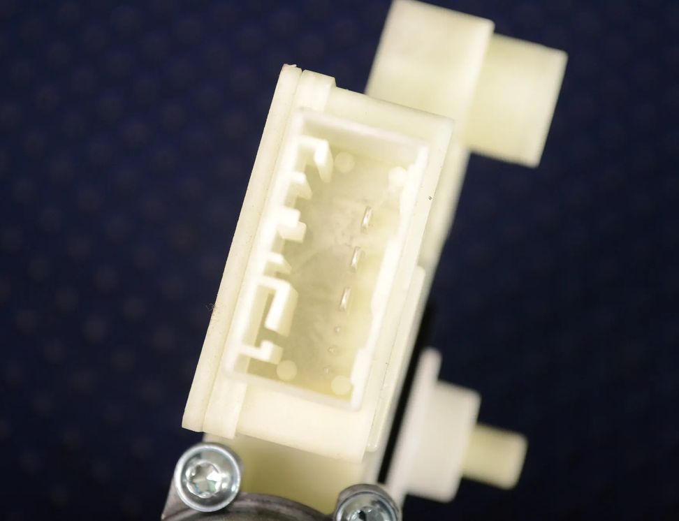 VOLKSWAGEN Passat B8 (2014-2023) Aizmugurējo labo durvju loga vadības motorīts 5Q0959811E 3364537