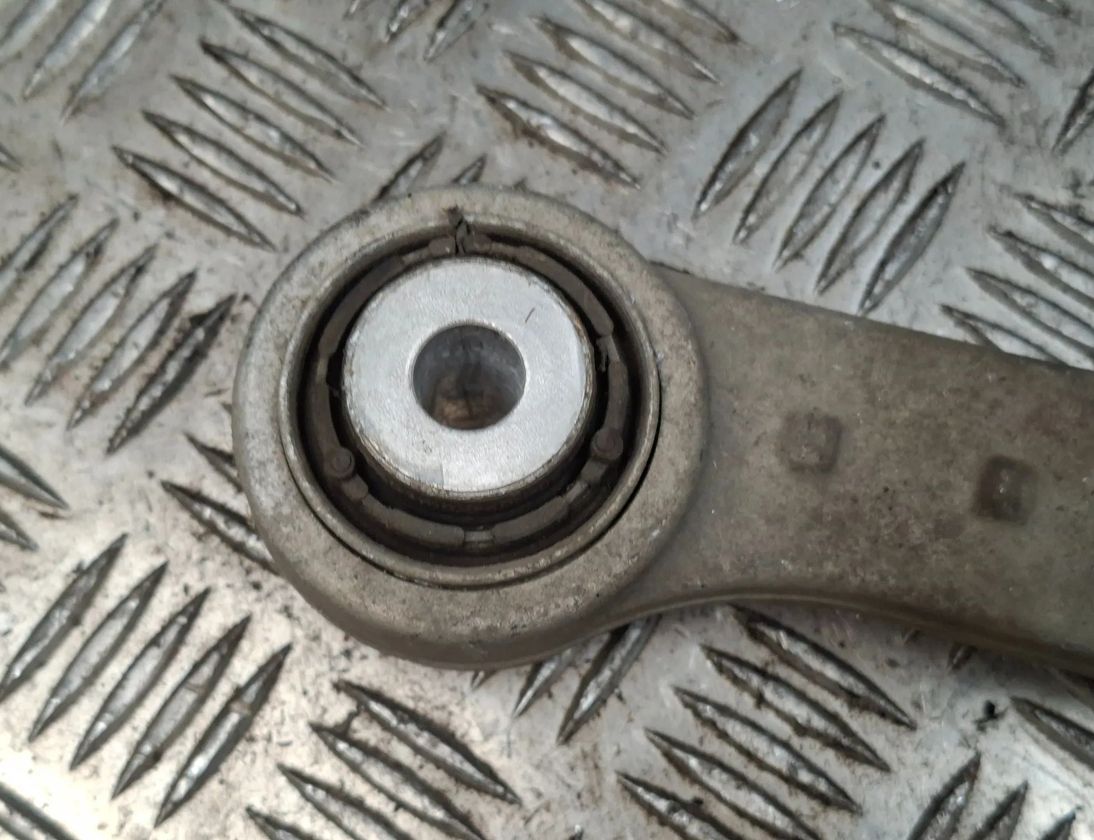 BMW 5 Series F10/F11 (2009-2017) Рычаг задний правый EN6082T6 32995042