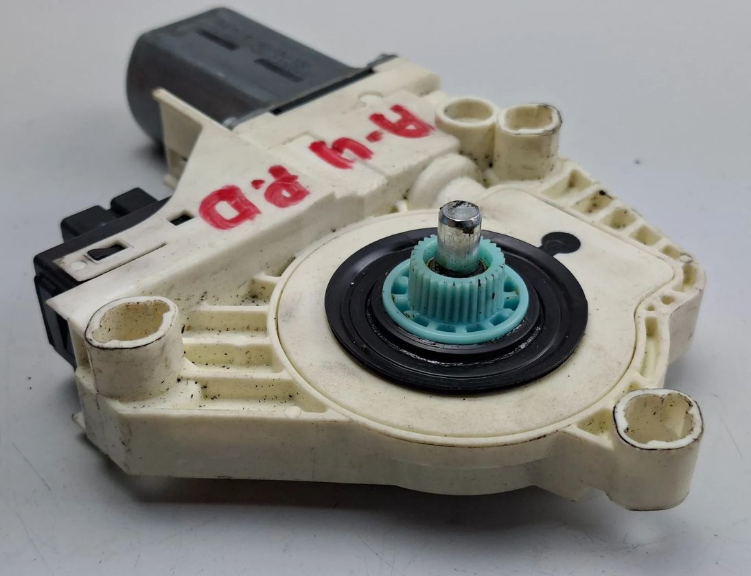 AUDI A4 B8/8K (2011-2016) Front Right Door Window Control Motor 8K0959802 33048857