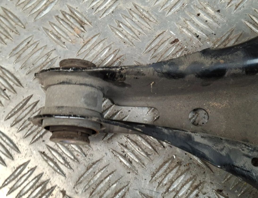 BMW 4 Series F32/F33/F36 (2013-2020) Aizmugurējā labā H formas svira / ričags 6867540 33078491