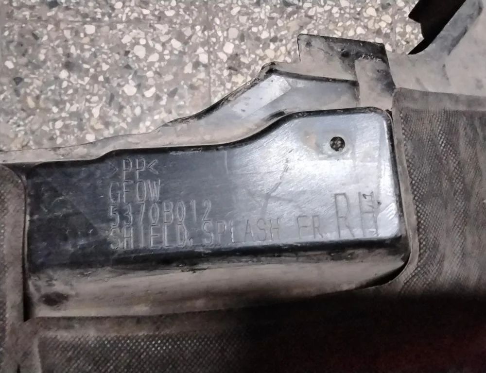 MITSUBISHI Outlander 3 generation (2012-2023) Priekšējais labais paspārnis 5370B012 30413872