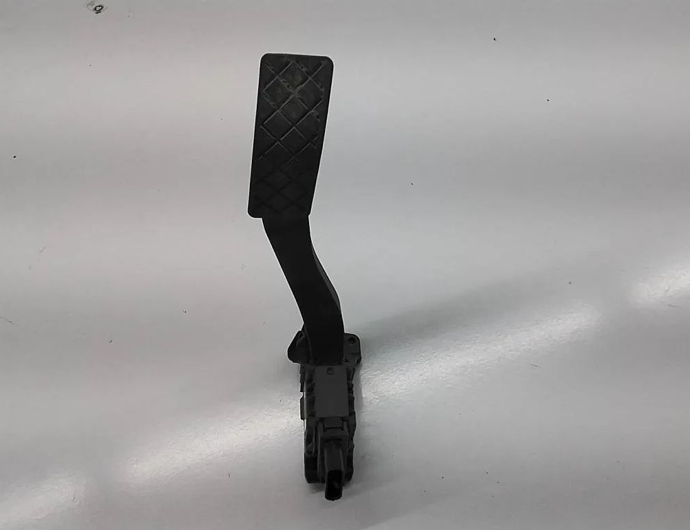 VOLKSWAGEN Tiguan 2 generation (2016-2024) Педаль газа 5Q1723503J 32003851