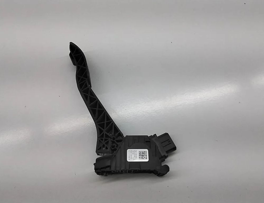 VOLKSWAGEN Tiguan 2 generation (2016-2024) Педаль газа 5Q1723503J 32003851