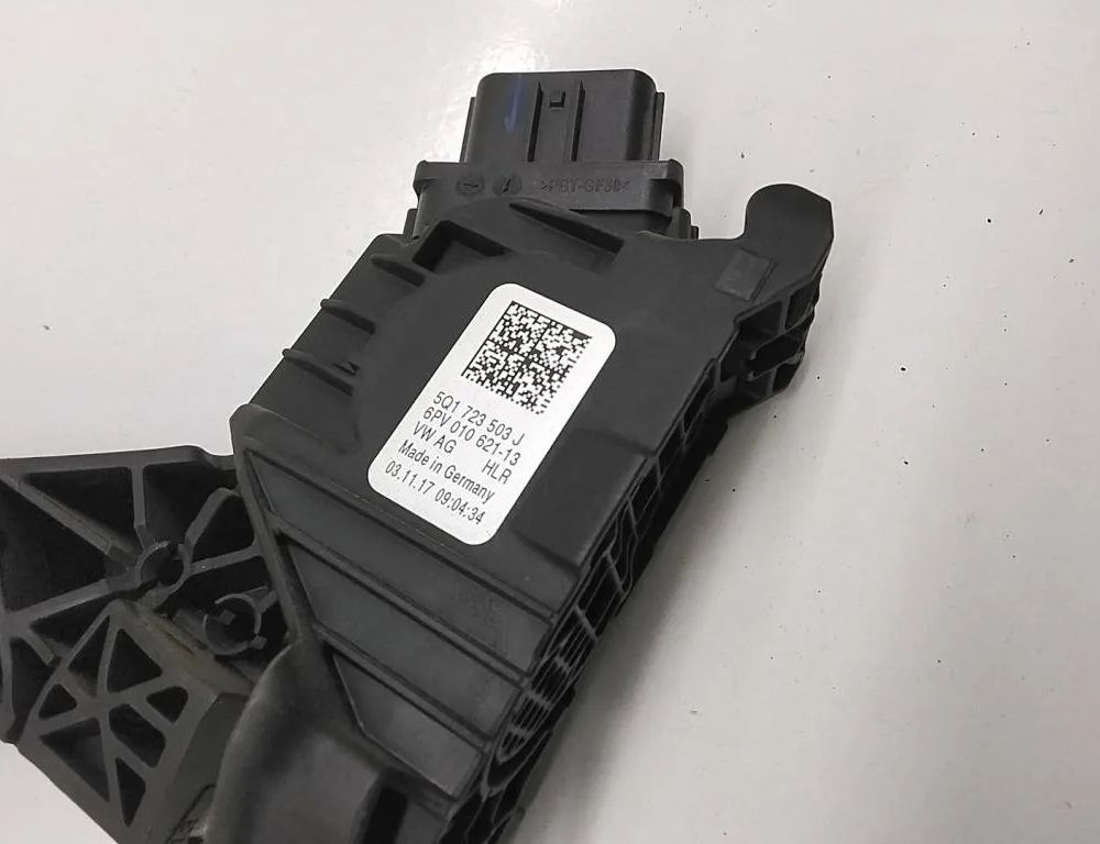 VOLKSWAGEN Tiguan 2 generation (2016-2024) Педаль газа 5Q1723503J 32003851