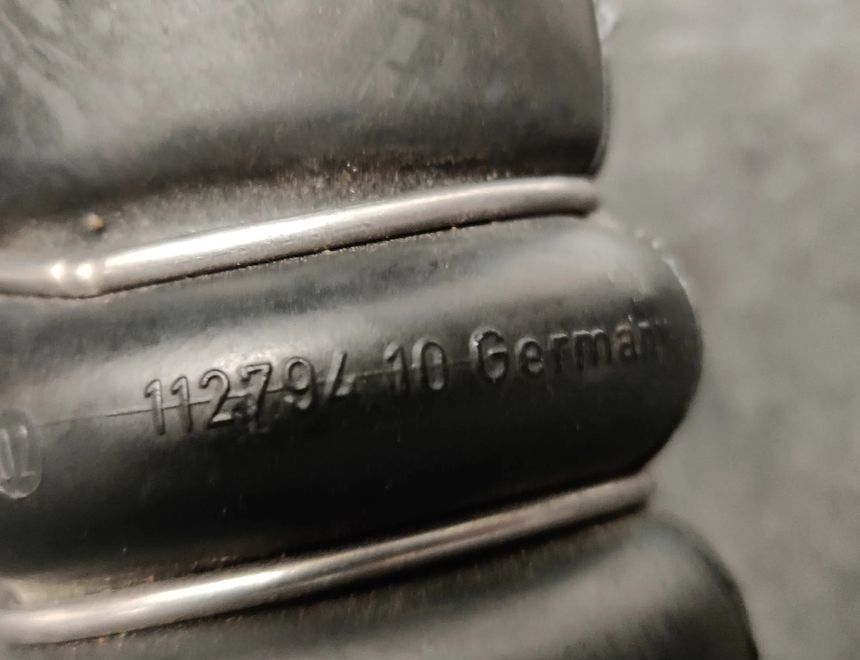 BMW 3 Series F30/F31 (2011-2020) Шланг радиатора интеркулера правый 8513450 11201764