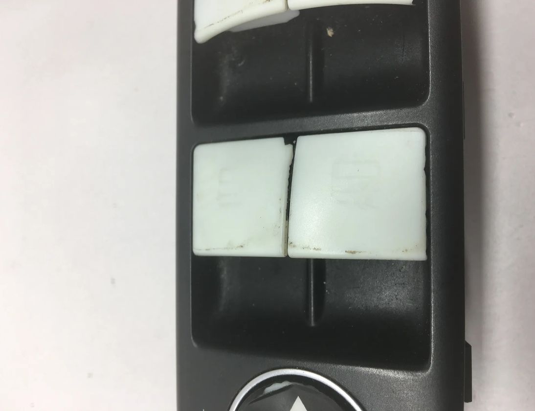 MERCEDES-BENZ CLA-Class C117 (2013-2016) Кнопка стеклоподъемника передней левой двери A1669054300 13941103