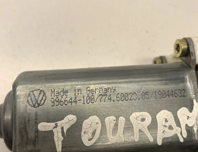 VOLKSWAGEN Touran 1 generation (2003-2015) Aizmugurējo labo durvju loga vadības motorīts 993425-100,996644-100,05074685 14355478