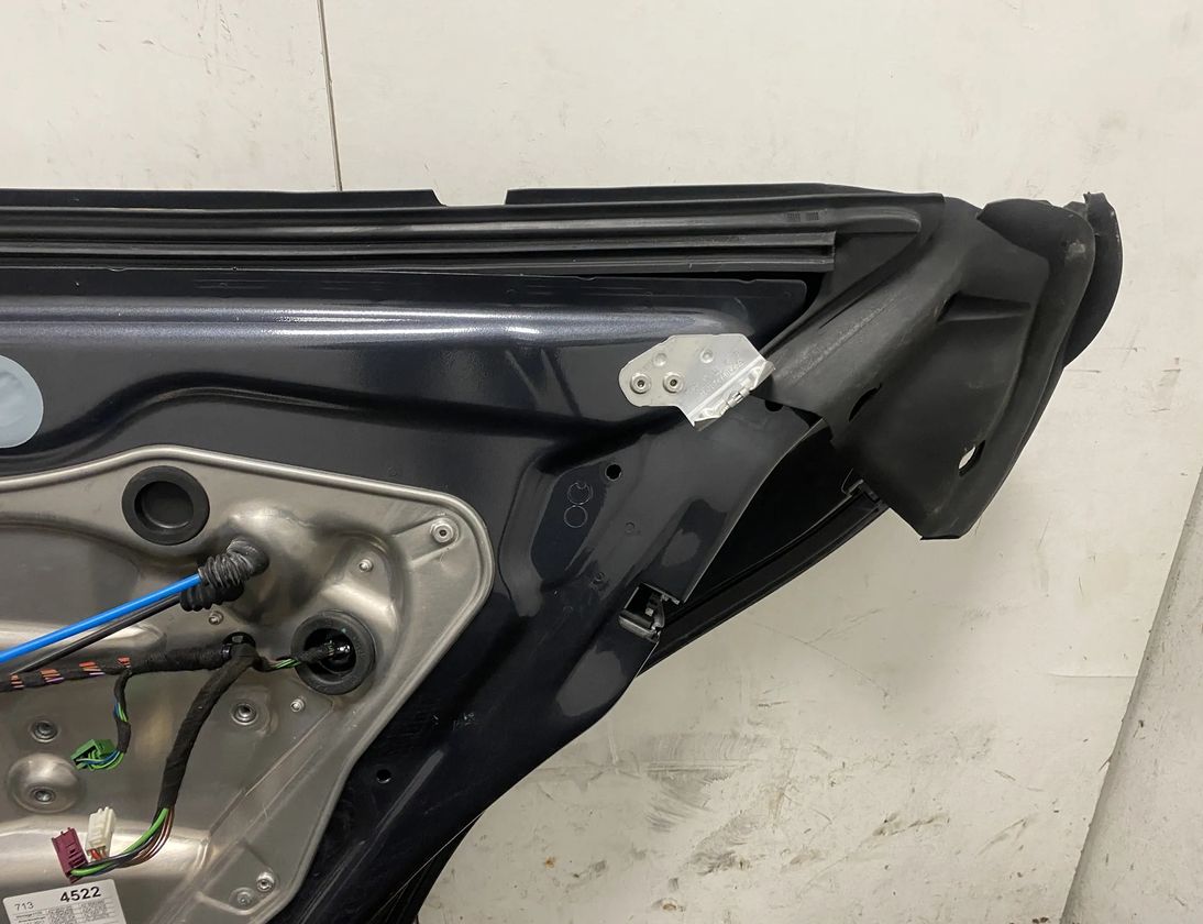 MERCEDES-BENZ CLS-Class C218/X218 (2011-2017) Rear Right Door A2187320410,A2128201202,A2188900867,A2185406405,A2047601634,A2189001301,A2187300279,A2128200076,A2180023099 21478356