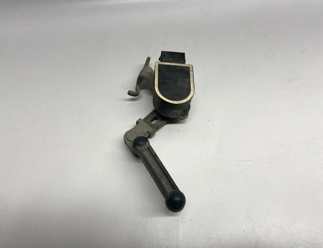 BMW 6 Series F06/F12/F13 (2010-2018) Датчик уровня передний левый 6784072,37146784072 22343208