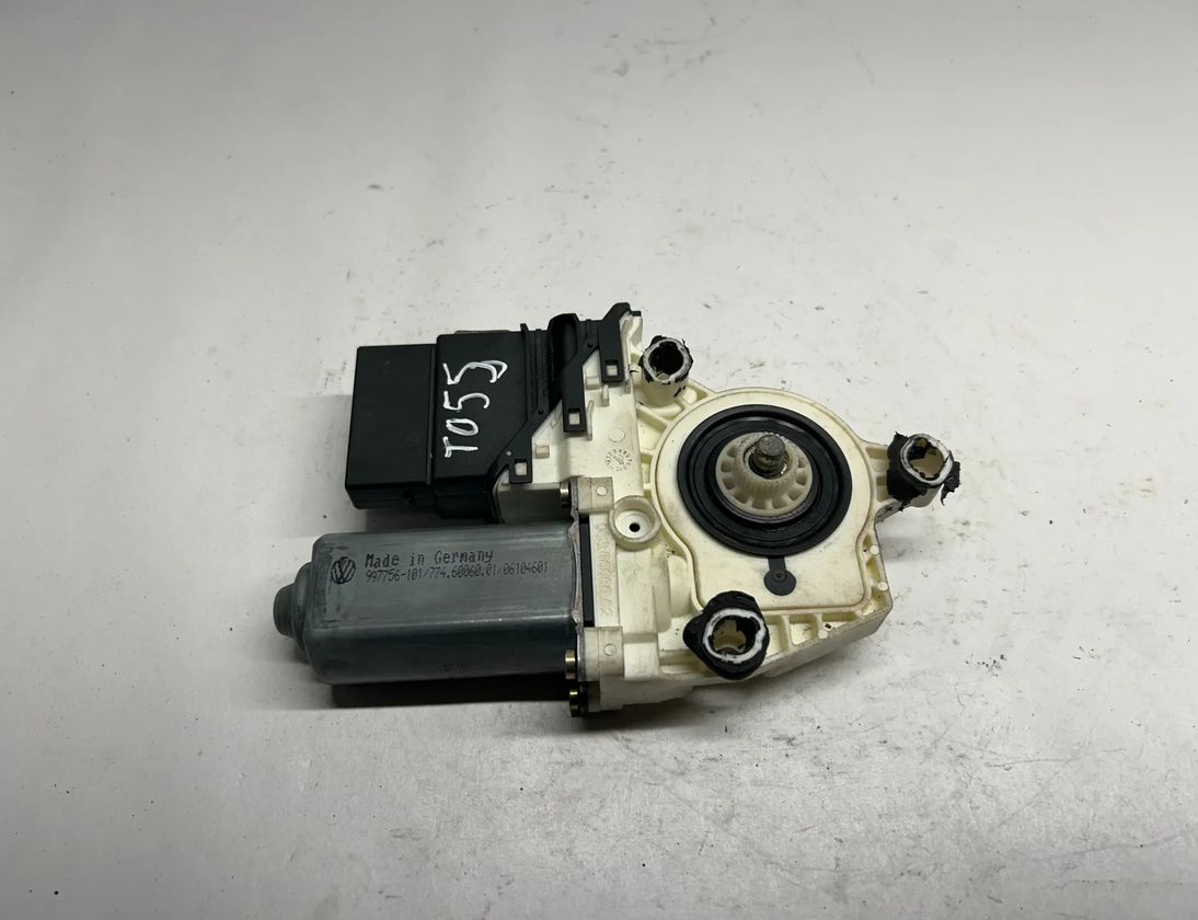 VOLKSWAGEN Golf 5 generation (2003-2009) Aizmugurējo kreiso durvju loga pacēlāja motorīts 1K4839401C,1K4839401,1K0959703C,1K0959703 23077383