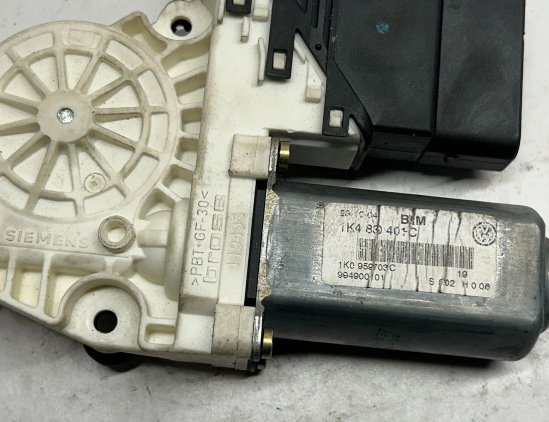 VOLKSWAGEN Golf 5 generation (2003-2009) Aizmugurējo kreiso durvju loga pacēlāja motorīts 1K4839401C,1K4839401,1K0959703C,1K0959703 23077383