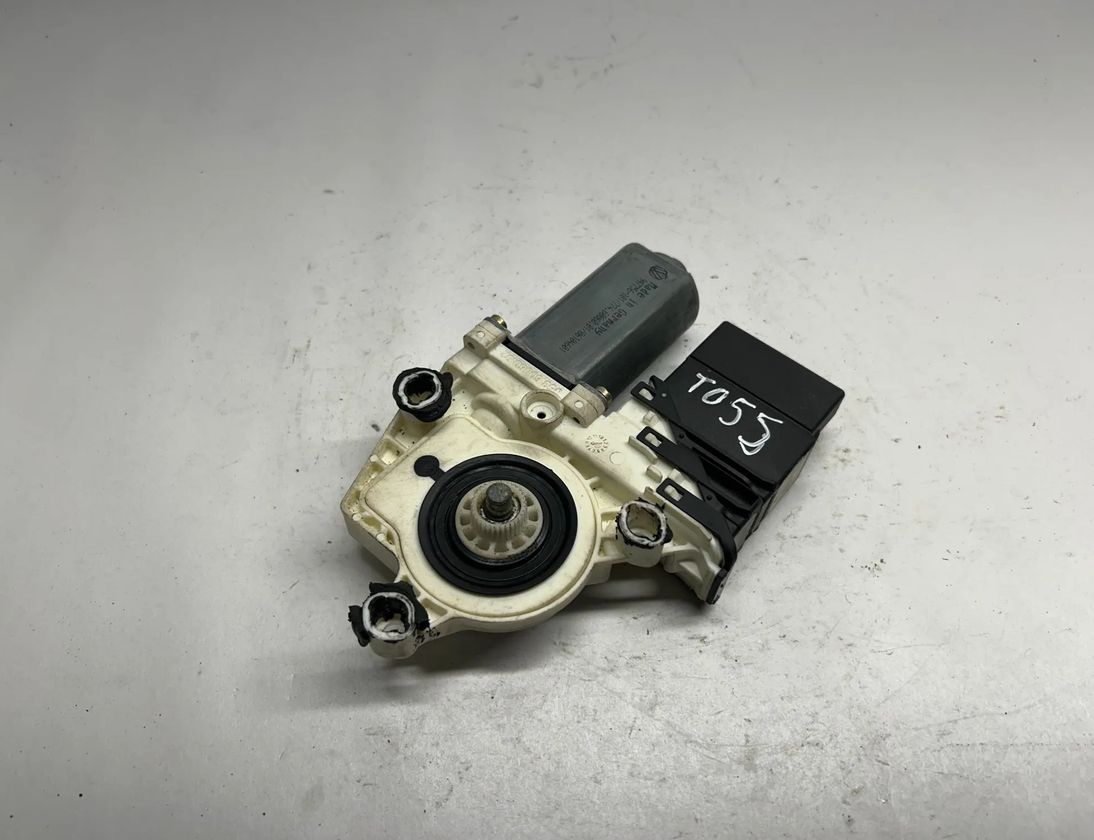 VOLKSWAGEN Golf 5 generation (2003-2009) Aizmugurējo kreiso durvju loga pacēlāja motorīts 1K4839401C,1K4839401,1K0959703C,1K0959703 23077383