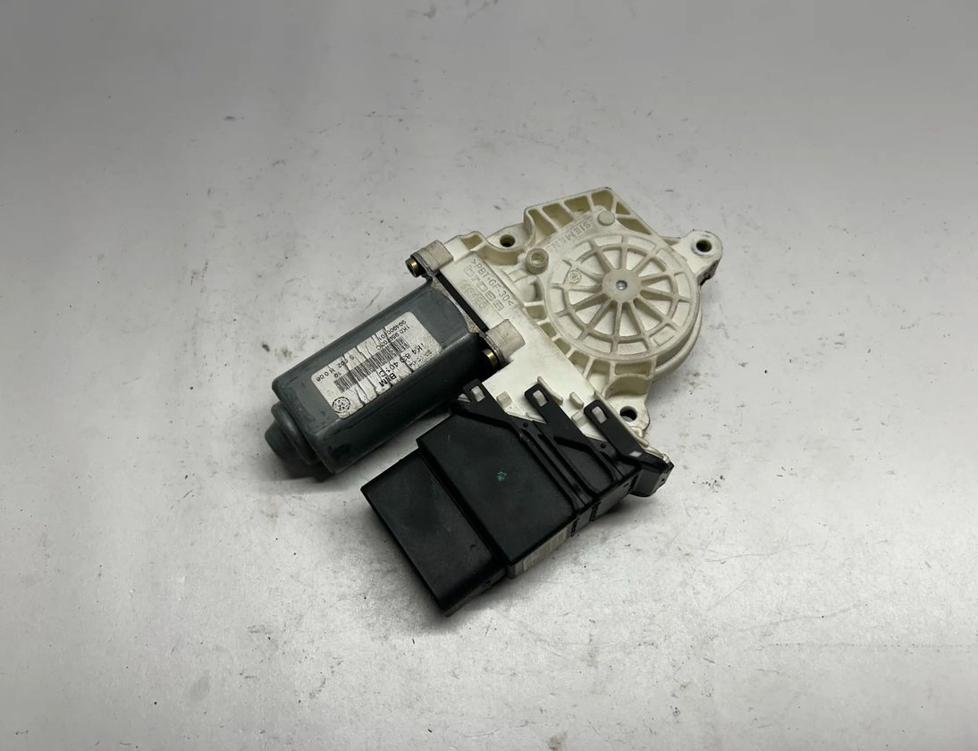 VOLKSWAGEN Golf 5 generation (2003-2009) Aizmugurējo kreiso durvju loga pacēlāja motorīts 1K4839401C,1K4839401,1K0959703C,1K0959703 23077383