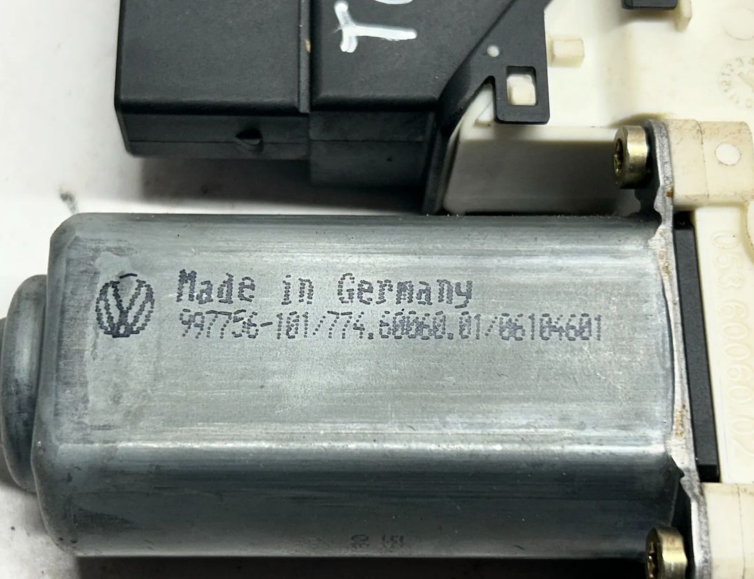 VOLKSWAGEN Golf 5 generation (2003-2009) Aizmugurējo kreiso durvju loga pacēlāja motorīts 1K4839401C,1K4839401,1K0959703C,1K0959703 23077383