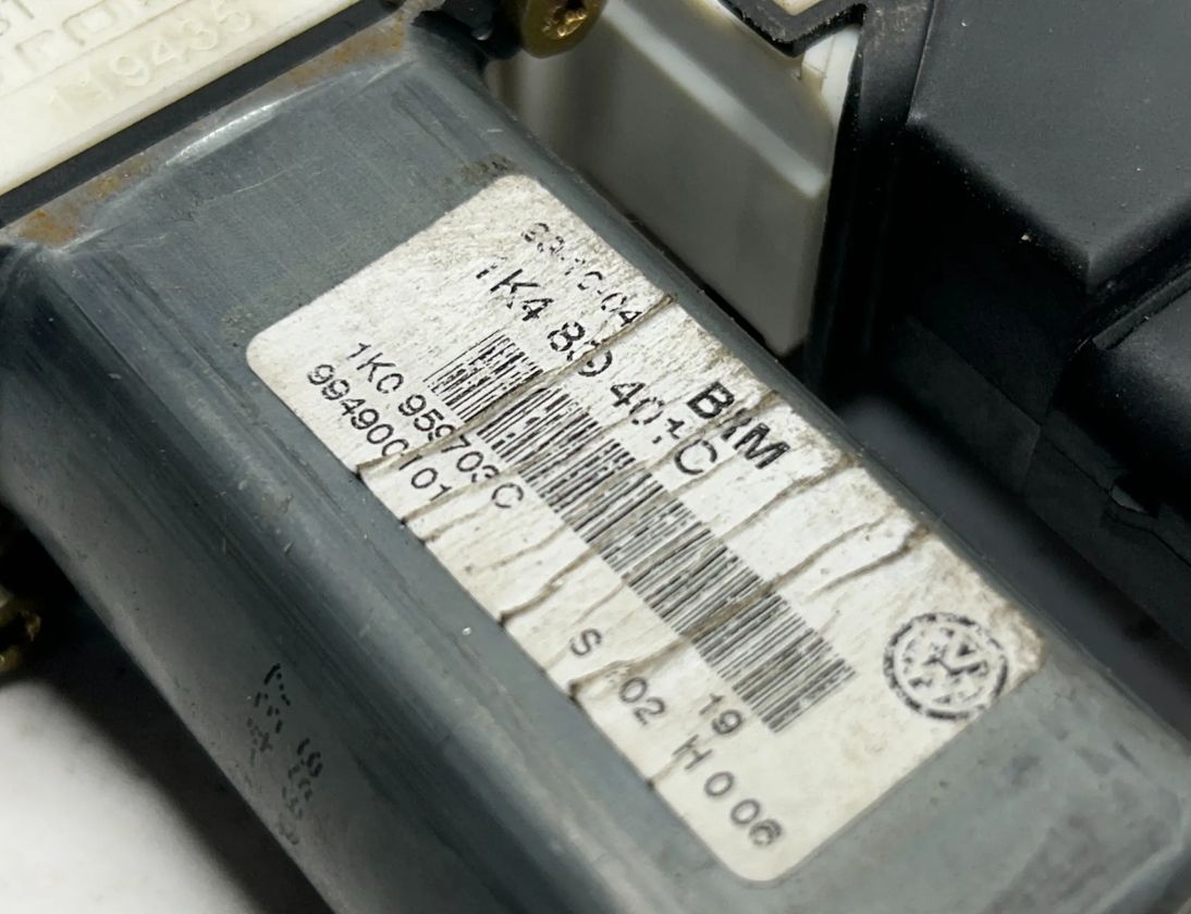 VOLKSWAGEN Golf 5 generation (2003-2009) Aizmugurējo kreiso durvju loga pacēlāja motorīts 1K4839401C,1K4839401,1K0959703C,1K0959703 23077383