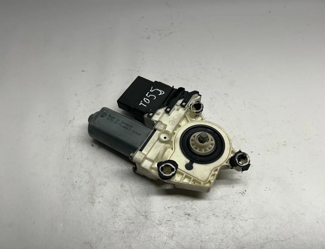 VOLKSWAGEN Golf 5 generation (2003-2009) Aizmugurējo kreiso durvju loga pacēlāja motorīts 1K4839401C,1K4839401,1K0959703C,1K0959703 23077383