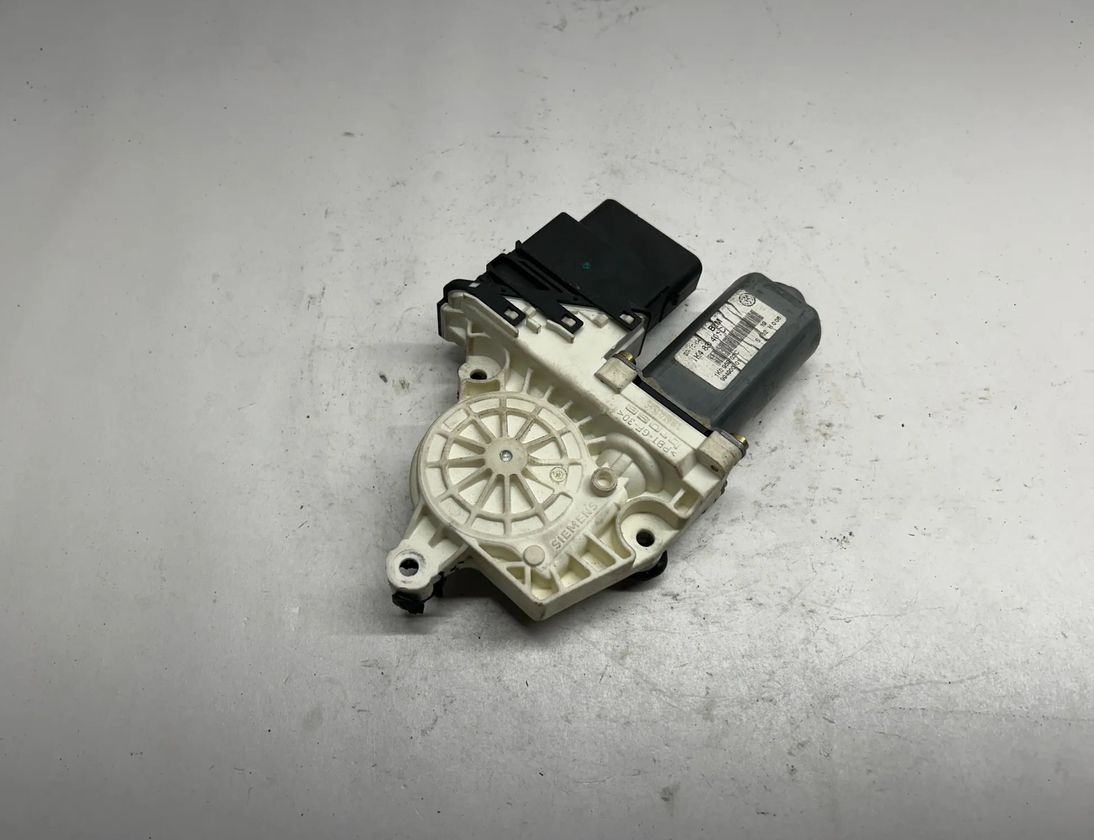 VOLKSWAGEN Golf 5 generation (2003-2009) Aizmugurējo kreiso durvju loga pacēlāja motorīts 1K4839401C,1K4839401,1K0959703C,1K0959703 23077383