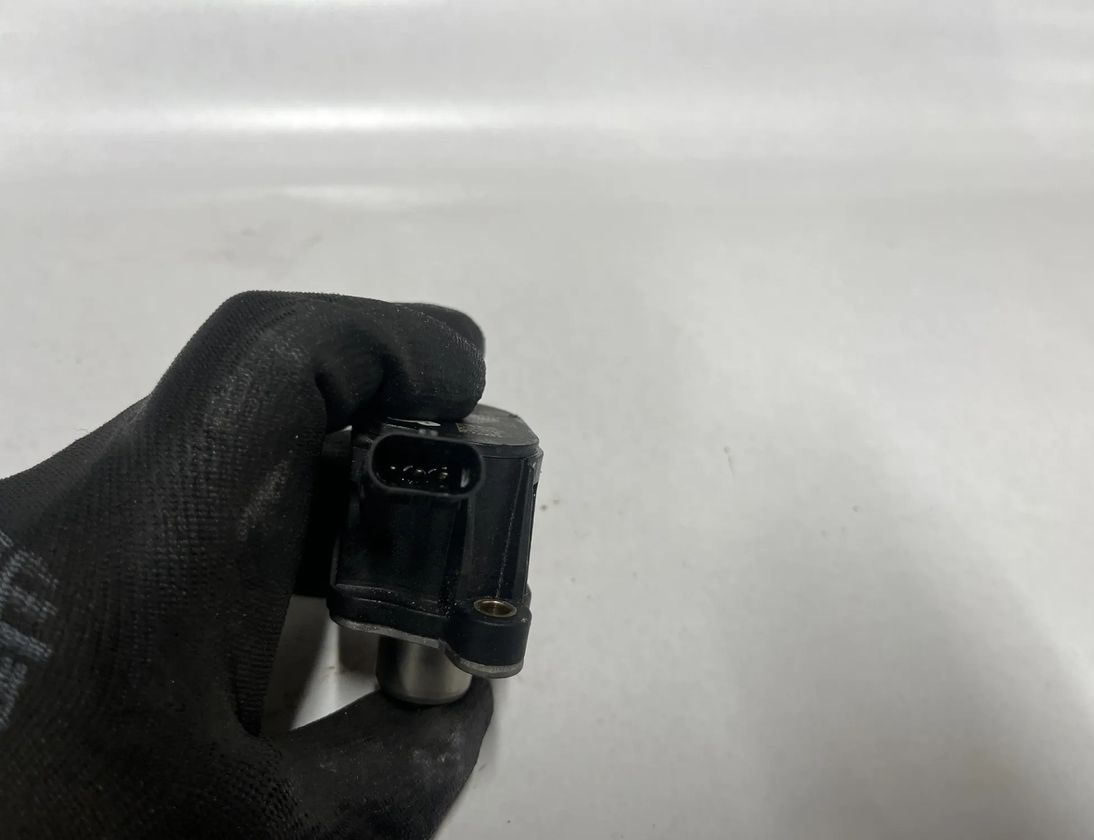 SEAT Leon 3 generation (2012-2020) Электромагнитный клапан 04E906048A 24398165