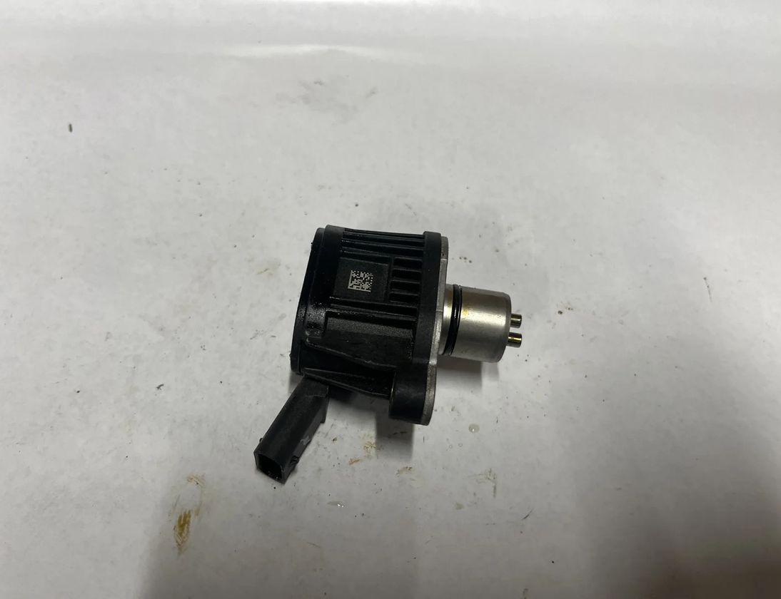 SEAT Leon 3 generation (2012-2020) Электромагнитный клапан 04E906048A 24398165