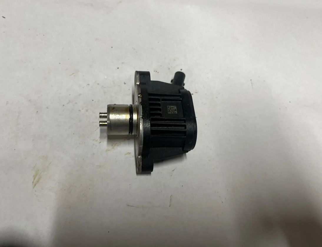 SEAT Leon 3 generation (2012-2020) Электромагнитный клапан 04E906048A 24398223