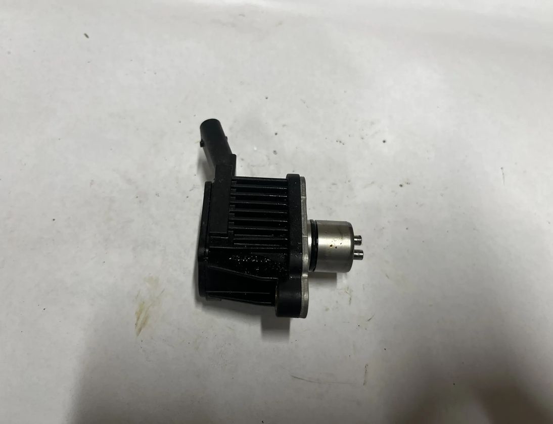 SEAT Leon 3 generation (2012-2020) Электромагнитный клапан 04E906048A 24398223