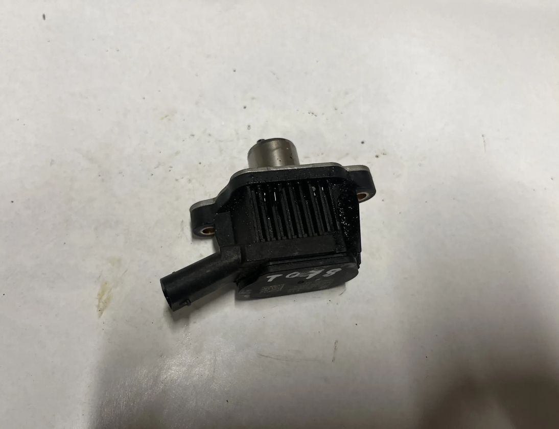 SEAT Leon 3 generation (2012-2020) Электромагнитный клапан 04E906048A 24398223