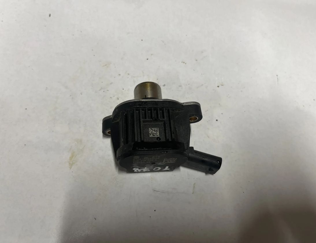 SEAT Leon 3 generation (2012-2020) Электромагнитный клапан 04E906048A 24398275