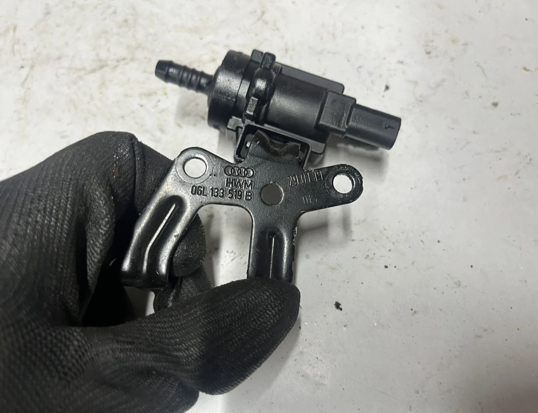 AUDI A3 8V (2012-2020) Vacuum Valve 06M906517E 25103596