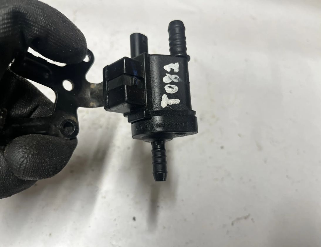 AUDI A3 8V (2012-2020) Vacuum Valve 06M906517E 25103596