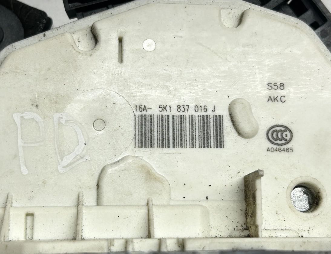 SEAT Leon 3 generation (2012-2020) Priekšējo labo durvju slēdzene 5K1837016J 25165929