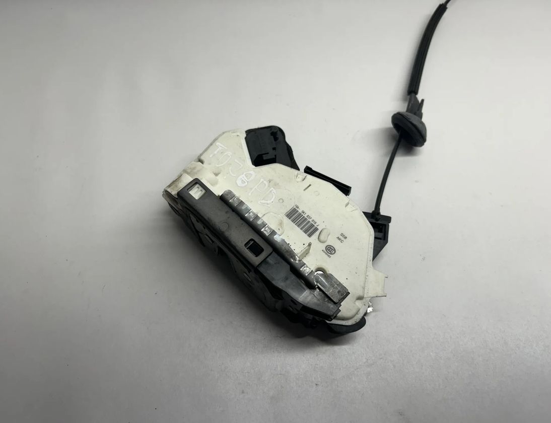 SEAT Leon 3 generation (2012-2020) Priekšējo labo durvju slēdzene 5K1837016J 25165929